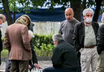 رئیسی به طرح متناسب سازی حقوق بازنشستگان ورود کند!