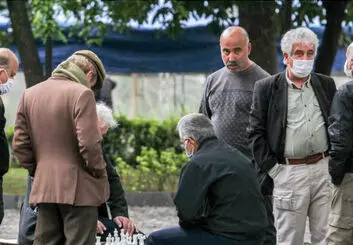 رئیسی به طرح متناسب سازی حقوق بازنشستگان ورود کند!