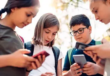 اینستاگرام برای نوجوانان مضر است؟