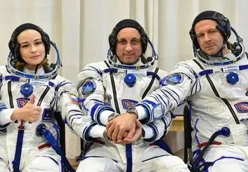 ساخت اولین فیلم سینمایی در فضا | فیلم‌سازان روسی به ایستگاه فضایی رسیدند