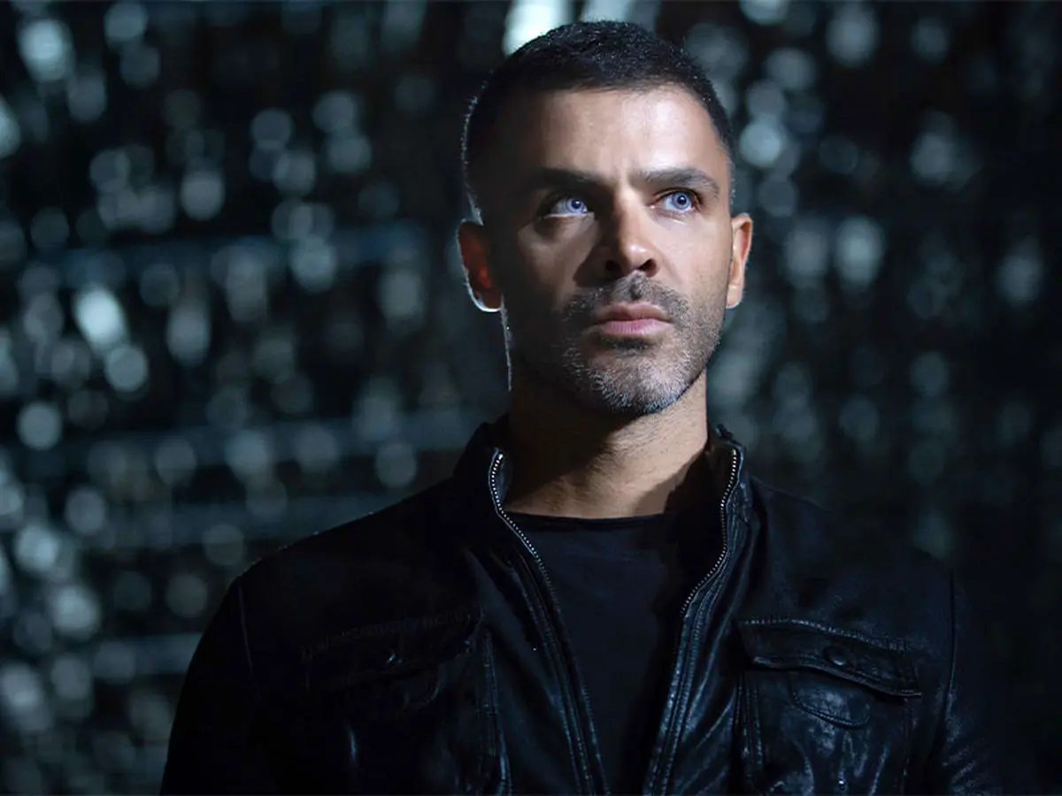 دانلود قسمت اول سریال حرفه ای