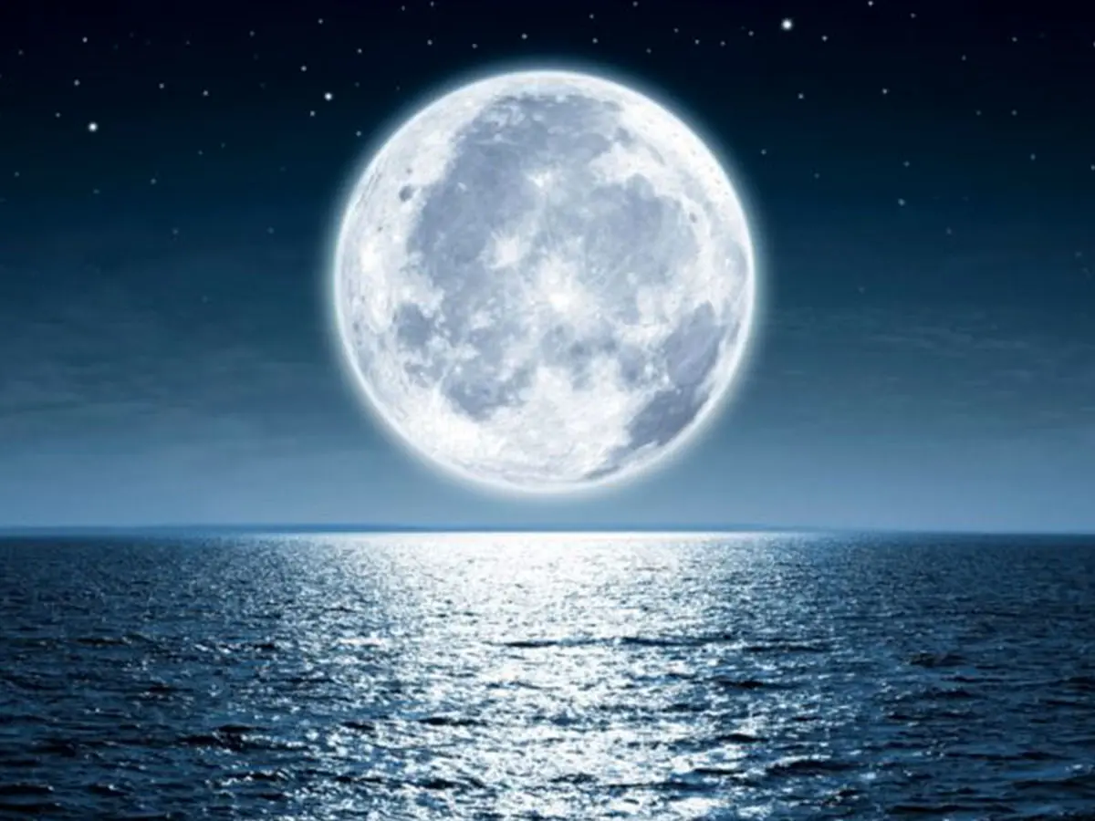 آیا ماه مصنوعی است؟