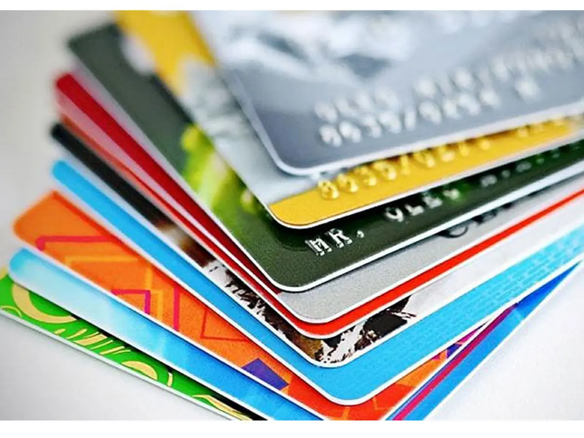 پیشنهاد ارائه کارت اعتباری به جای ارز ۴۲۰۰ تومانی بررسی می‌شود