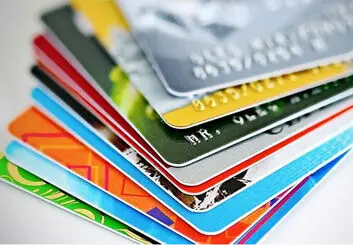 پیشنهاد ارائه کارت اعتباری به جای ارز ۴۲۰۰ تومانی بررسی می‌شود