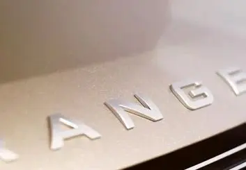 لندرور از خودروی رنجرور 2022 رونمایی می‌کند