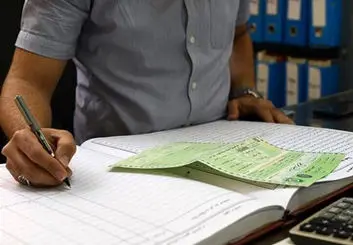 کشمکش های سند برگ سبز خودرو ادامه دارد | حق با نیروی انتظامی است یا سردفتران؟