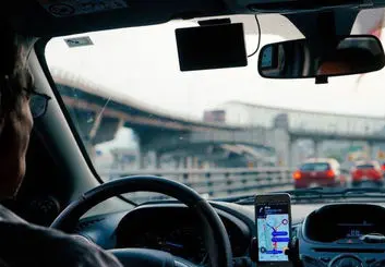 برخورد با افزایش قیمت شرکت های تاکسی اینترنتی در زمان قطعی بنزین