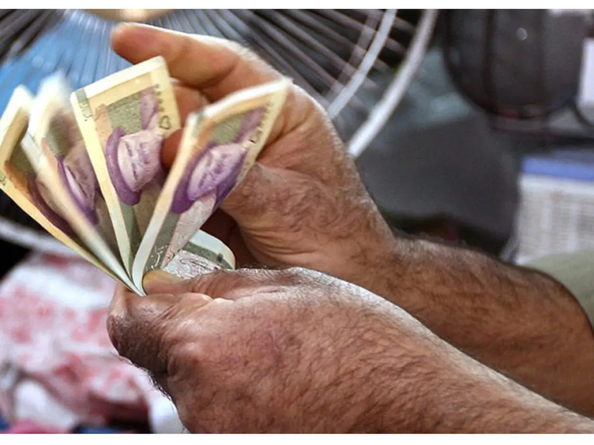 شوک آبان ماه: دستمزد کارگران و بازنشستگان برای ۱۰ روز از ماه کافی است!