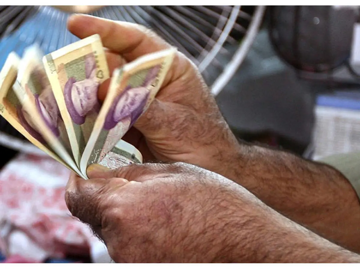 شوک آبان ماه: دستمزد کارگران و بازنشستگان برای ۱۰ روز از ماه کافی است!