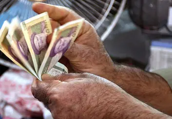 شوک آبان ماه: دستمزد کارگران و بازنشستگان برای ۱۰ روز از ماه کافی است!