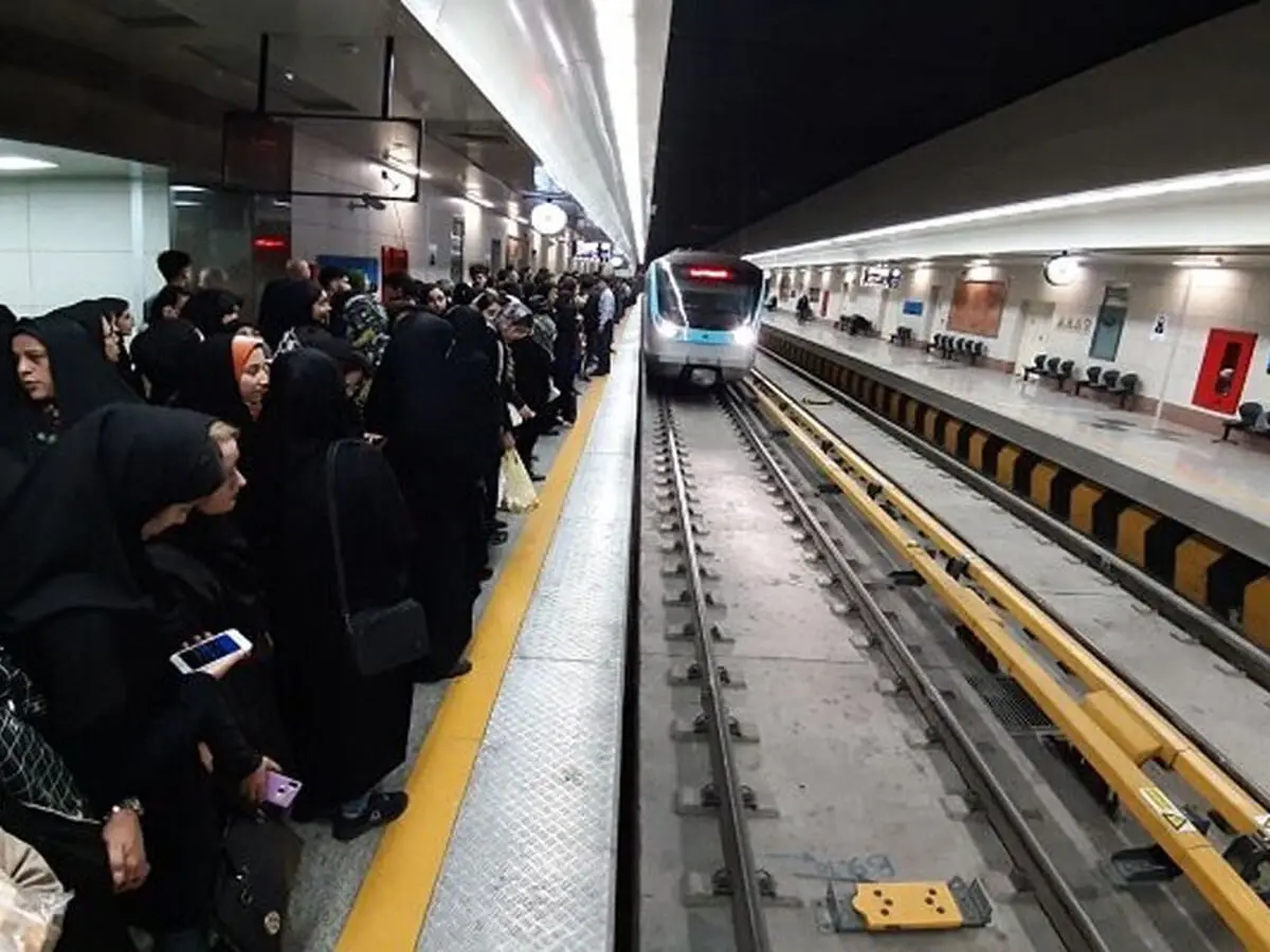 علت اختلال در متروی تهران بارانی، اشکال در مدارهای کامپیوتری بود
