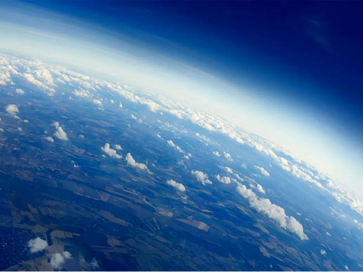 بالا رفتن و دور شدن جو زمین از زمین | هواپیماها باید بالاتر پرواز کنند