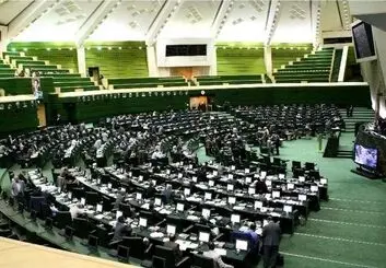 موافقت دوباره مجلس با واردات خودرو به شرط صادرات (26 آبان)