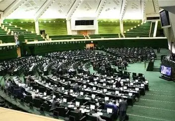 موافقت دوباره مجلس با واردات خودرو به شرط صادرات (26 آبان)