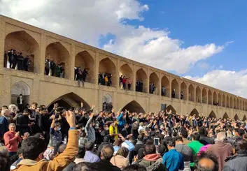 اعتراضات کشاورزان اصفهانی از کجا آب می‌خورد؟ | چرا زاینده رود خشکید؟