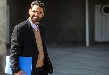 افشاگری آذری جهرمی درباره اپراتورها | پهنای باند کمتر درآمد بیشتر!