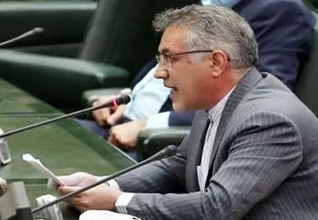 آقای وزیر پایتان را از روی سیم بردارید!