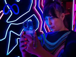 اکانت اینستاگرام metaverse برای هنرمند استرالیایی دردسرساز شد