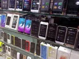 بازار تلفن همراه کشور، بی تأثیر از نوسانات ارزی اخیر