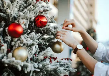 برای تزیین درخت کریسمس چی بخریم؟ ایده های جذاب 2022