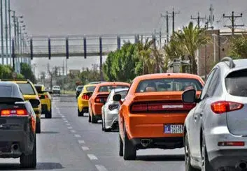 ورود خودروهای لوکس به بورس | برای سایر خودروها برنامه‌ای نداریم