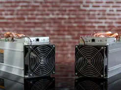 ورود قانونی 10.5 میلیون دلار تجهیزات استخراج رمزارز به کشور | منعی برای واردات ماینر نداریم