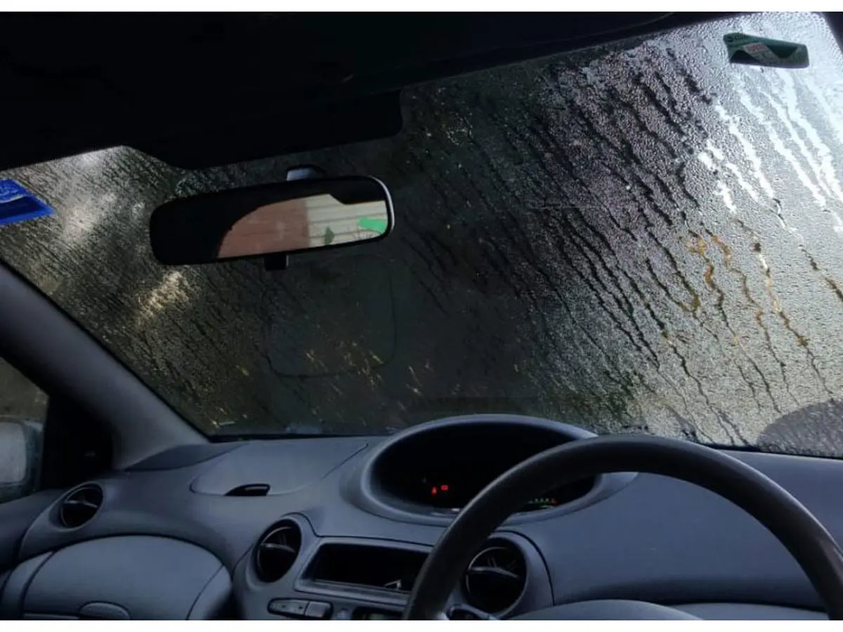 چطور از بخار گرفتن شیشه ماشین در زمستان جلوگيری کنیم؟ |‌ ۴ روش ساده و کاربردی