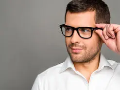 کدام عینک‌ها بینی را کوچک‌تر نشان می‌دهند؟