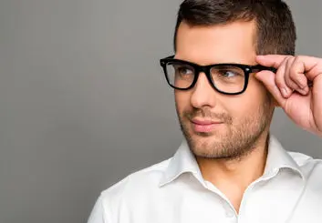 کدام عینک‌ها بینی را کوچک‌تر نشان می‌دهند؟