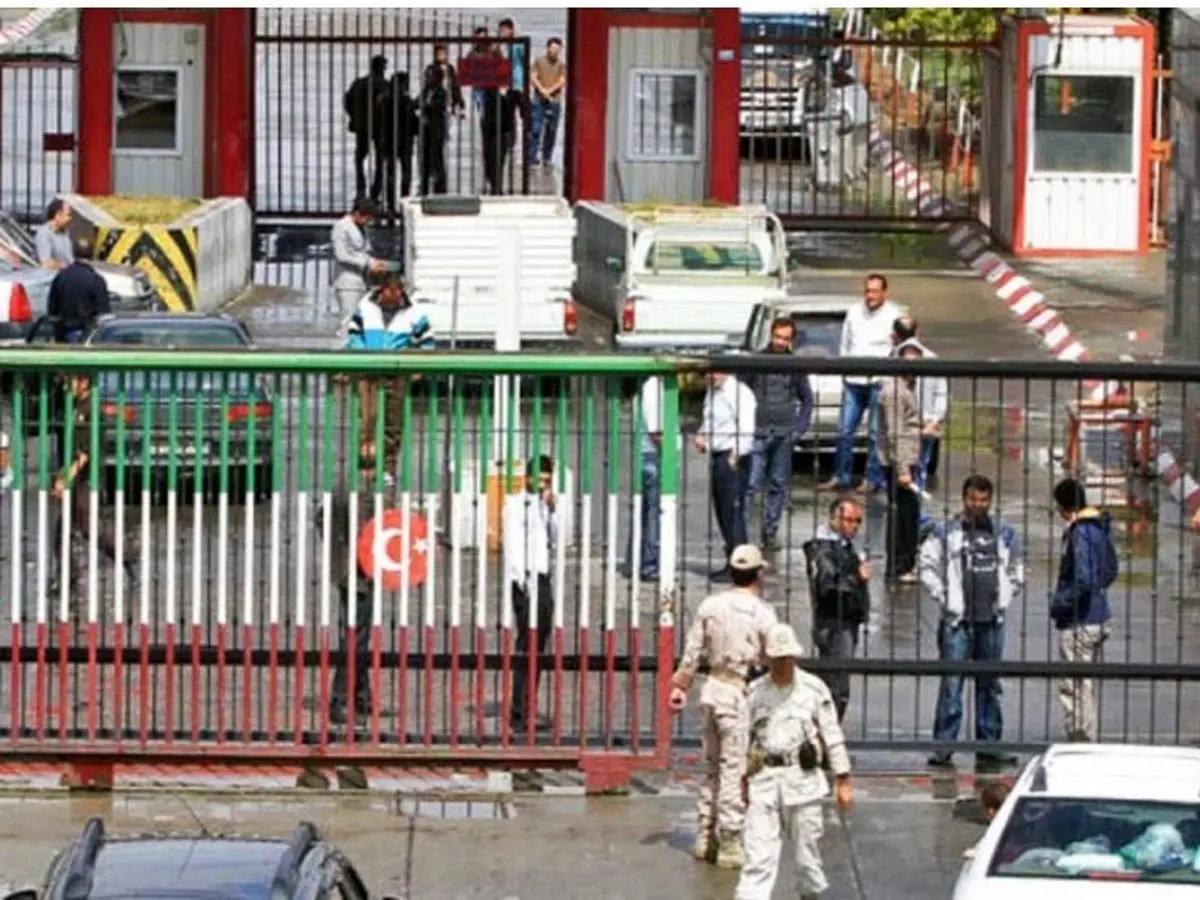 مرزهای زمینی ایران برای جلوگیری از گسترش امیکرون بسته شد