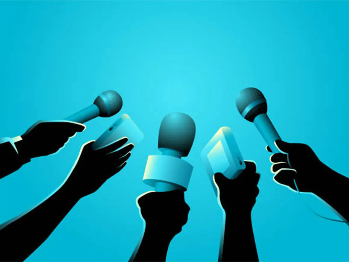 مدارک و شرایط لازم برای خبرنگار شدن | شیرجه به دل خطر