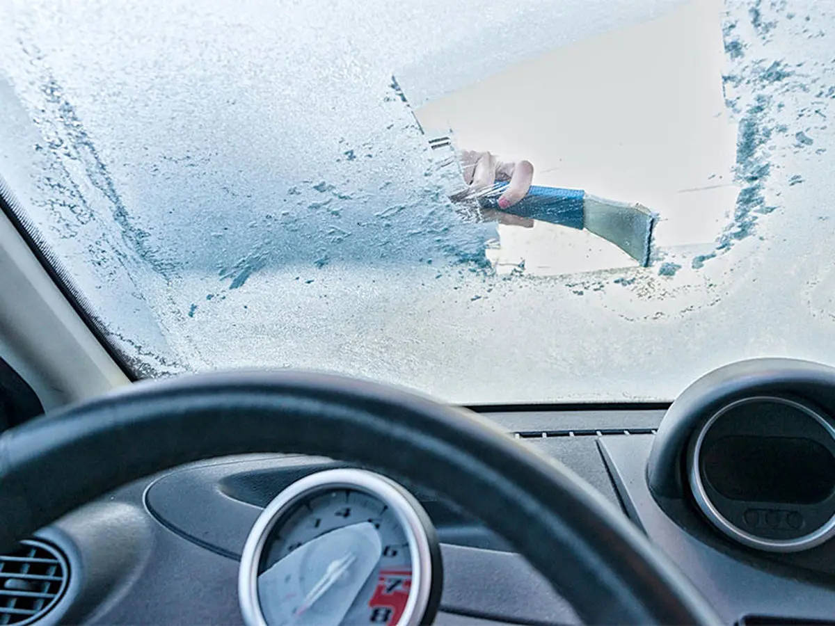 5 روش جلوگیری از یخ زدن شیشه جلوی ماشین