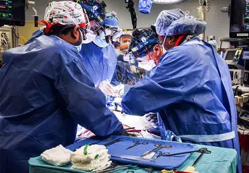 نخستین پیوند قلب خوک به انسان با موفقیت انجام شد