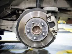 روش‌های کاربردی برای افزایش طول عمر لنت ترمز