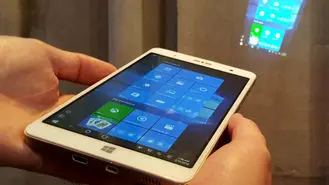 لذت تماشای فیلم با فبلت Akyumen Holofone