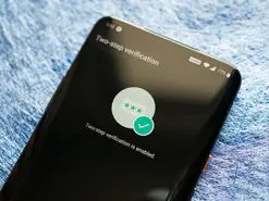 واتساپ روی امکان ورود دو مرحله ای کار می کند