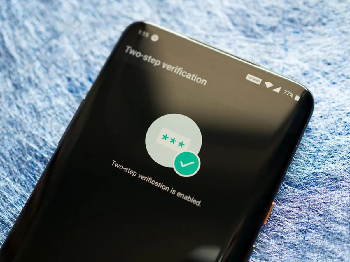 واتساپ روی امکان ورود دو مرحله ای کار می کند