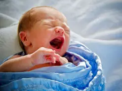 کارزار آگاهی از عواقب خطرناک تکان دادن کودکان | سندروم نوزاد لرزان چیست؟