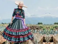 با زیباترین لباس های سنتی در جهان آشنا شوید