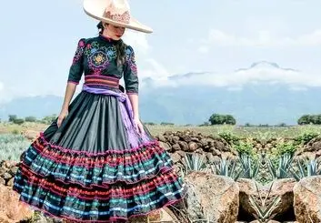 با زیباترین لباس های سنتی در جهان آشنا شوید