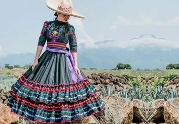 با زیباترین لباس های سنتی در جهان آشنا شوید