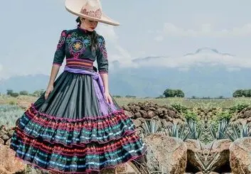 با زیباترین لباس های سنتی در جهان آشنا شوید