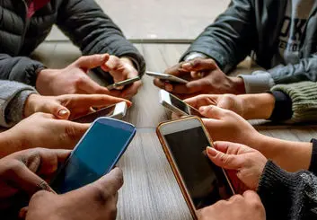 ایران رتبه ششم اعتیاد به موبایل در جهان شد