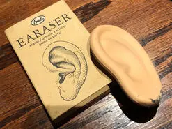 انتقادها از فروش پاک‌کن گوش بریده ون گوگ در یک گالری لندنی