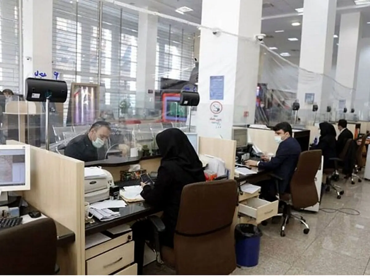 تخلف بعضی بانک‌ها در وام بدون ضامن ادامه دارد