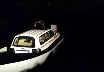 کشف یک خودرو 6 میلیاردی قاچاق در یک قایق در قشم