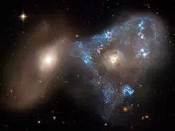 جدیدترین تصویر تلسکوپ فضایی هابل از برخورد کهکشان ها