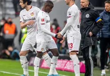 سلفی سردار آزمون پس از اولین بازی برای بایرلورکوزن