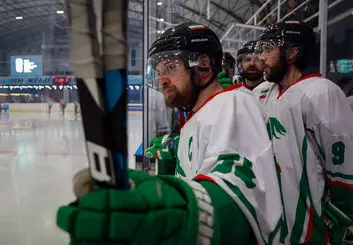 نایب قهرمانی تیم ملی هاکی روی یخ ایران در مسابقات جهانی قرقیزستان