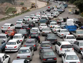 آغاز موج اول بازگشت مسافران نوروزی | ترافیک سنگین محورهای کندوان و هراز به سمت تهران